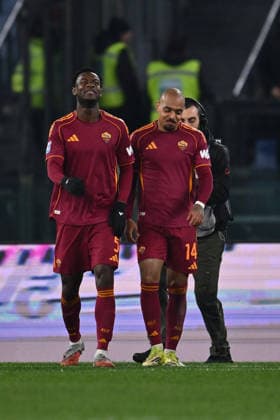 Donyell Malen of A.S. Roma celebrates after scoring the goal of 2-0 during the 24th day of the Serie A Championship between A.S. Roma and Cagliari Calcio at the Olympic Stadium on February 9, 2026 in Rome, Italy.  Copyright: xDomenicoxCippitelli IPAxSportx xipa-agency.netx xx IPA_71196127 IPA_Agency_IPA71196127