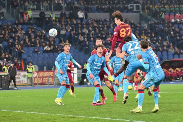 Daniele Ghilardi of AS Roma shoots at goal during the match of 24th day of the Serie A Championship between A.S.Roma and Cagliari at the Olimpico Stadium on Feb 9, 2026 in Rome, Italy. during AS Roma vs Cagliari Calcio, Italian soccer Serie A match in Rome, Italy, February 09 2026  Copyright: xRobertoxRamaccia IPAxSportx xipa-agency.netx xx IPA_71196157 IPA_Agency_IPA71196157