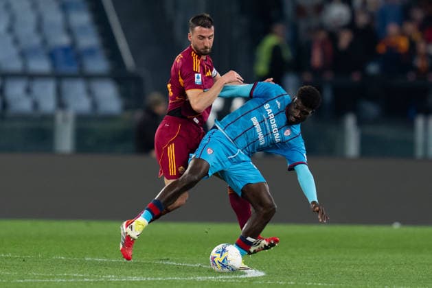 AS Roma v Cagliari Calcio - Serie A Enilive Bryan Cristante of AS Roma and Michel Ndary Adopo of Cagliari Calcio compete for the ball during the serie Serie A Enilive match between AS Roma and Cagliari Calcio at Stadio Olimpico on Febraury 9, 2026 in Rome, Italy Roma Stadio Olimpico Lazio Italy Copyright: xGiuseppexMaffiax SerieA_Roma-Cagliari_0902202601504