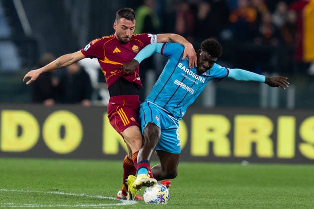 AS Roma v Cagliari Calcio - Serie A Enilive Bryan Cristante of AS Roma and Michel Ndary Adopo of Cagliari Calcio compete for the ball during the serie Serie A Enilive match between AS Roma and Cagliari Calcio at Stadio Olimpico on Febraury 9, 2026 in Rome, Italy Roma Stadio Olimpico Lazio Italy Copyright: xGiuseppexMaffiax SerieA_Roma-Cagliari_0902202601512