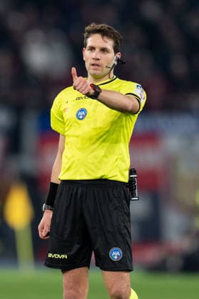 AS Roma v Cagliari Calcio - Serie A Enilive Referee Matteo Marcenaro gestures during the serie Serie A Enilive match between AS Roma and Cagliari Calcio at Stadio Olimpico on Febraury 9, 2026 in Rome, Italy Roma Stadio Olimpico Lazio Italy Copyright: xGiuseppexMaffiax SerieA_Roma-Cagliari_0902202601939