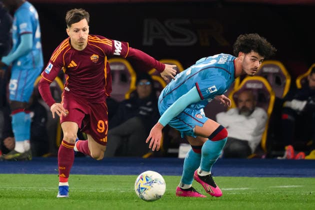 Bryan Zaragoza of AS Roma and Adam Obert of Cagliari Calcio compete for the ball during the Serie A 2025 2026 football match between AS Roma and Cagliari Calcio at Stadio Olimpico in Rome (Italy), February 9, 2026. AndreaxStaccioli