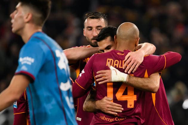 Donyell Malen of AS Roma celebrates with Zeki Celik and team mates after scoring the goal of 2-0 during the Serie A 2025 2026 football match between AS Roma and Cagliari Calcio at Stadio Olimpico in Rome (Italy), February 9, 2026. AndreaxStaccioli
