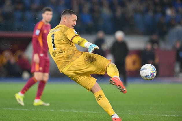 Elia Caprile of Cagliari Calcio takes a long goal kick during the match of 24th day of the Serie A Championship between A.S.Roma and Cagliari at the Olimpico Stadium on Feb 9, 2026 in Rome, Italy. during AS Roma vs Cagliari Calcio, Italian soccer Serie A match in Rome, Italy, February 09 2026  Copyright: xRobertoxRamaccia IPAxSportx xipa-agency.netx xx IPA_71196197 IPA_Agency_IPA71196197