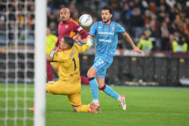 Donyell Malen of AS Roma scores the goal for 1-0 during the match of 24th day of the Serie A Championship between A.S.Roma and Cagliari at the Olimpico Stadium on Feb 9, 2026 in Rome, Italy. during AS Roma vs Cagliari Calcio, Italian soccer Serie A match in Rome, Italy, February 09 2026  Copyright: xRobertoxRamaccia IPAxSportx xipa-agency.netx xx IPA_71196199 IPA_Agency_IPA71196199