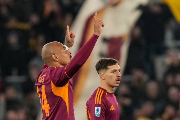 Donyell Malen of AS Roma celebrates after scoring the goal of 2-0 during the Serie A 2025 2026 football match between AS Roma and Cagliari Calcio at Stadio Olimpico in Rome (Italy), February 9, 2026. AntoniettaxBaldassarre