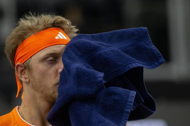February 9, 2026, Frisco, Texas, USA: ALEJANDRO DAVIDOVICH FOKINA (ESP) wipes his face during a menÃ¢â‚¬â ¢s singles match at 2026 Nexo Dallas Open at The Ford Center at The Star in Frisco, Texas. Fokina defeated Svadja 6:4, 7:6. Tennis 2026: Dallas Open: Fokina 6:4, 7:6 Svadja  - ZUMAh193 20260209_zsp_h193_051 Copyright: xDanielxMcGregor-Huyerx