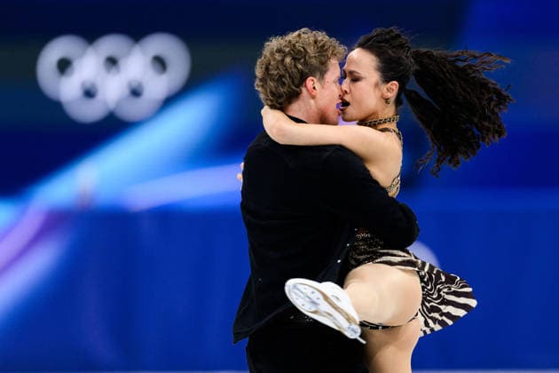 260209 Madison Chock and Evan Bates of USA compete in the Figure skating, Eiskunstlauf ice dance - rhythm dance program during day 3 of the 2026 Winter Olympics on February 9, 2026 in Milan. Photo: Emma Wallskog BILDBYRAN kod EW EW0625 konstakning figure skating kunstlop isdans Olympic Games, Olympische Spiele, Olympia, OS olympics winter olympics os ol olympiska spel vinter-os olympiske leker milano cortina 2026 milan cortina 2026 milano cortina 2026 olympic games milano cortina 2026 winter olympic games milano cortina-os milano cortina-ol vinter-ol 3 bbeng *** 260209 Madison Chock and Evan Bates of USA compete in the figure skating ice dance rhythm dance program during day 3 of the 2026 Winter Olympics on February 9, 2026 in Milan Photo Emma Wallskog BILDBYRAN kod EW EW0625 konstakning figure skating kunstlop icedans olympic games olympics winter olympics os ol olympiska spel vinter os olympiske leker milano cortina 2026 milan cortina 2026 milano cortina 2026 olympic games milano cortina 2026 winter olympic games milano cortina os milano cortina ol vinter ol 3 bbeng  Copyright: EMMAxWALLSKOG BB260209EW101