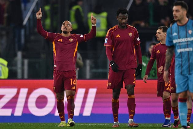 AS Roma v Cagliari Calcio - Serie A Donyell Malen of A.S. Roma celebrates after scoring the goal to make it 2-0 during the 24th day of the Serie A Championship between A.S. Roma and Cagliari Calcio at the Olympic Stadium in Rome, Italy, on February 9, 2026. Rome Italy Italy  Copyright: xDomenicoxCippitellix originalFilename:cippitelli-asromaca260209_npZZ2.jpg