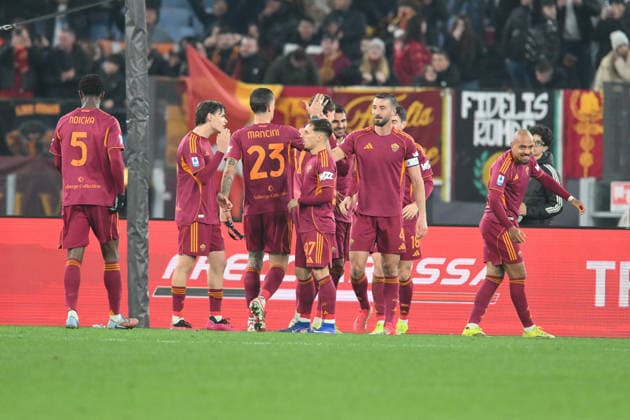 9th February 2026, Stadio Olimpico, Rome, Italy; Serie A Football; Roma versus Cagliari; Donyell Malen of AS Roma celebrates after scoring goal for 2-0  AllShotLive Content restricted for UK based newspaper