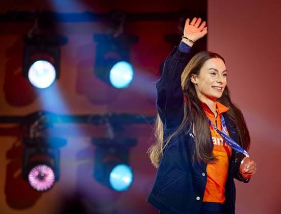 MILAN - Speed skater Femke Kok during the ceremony at the TeamNL House after winning silver in the 1000 meters at the Winter Olympics. SEM VAN DER WAL ANP xVIxANPxSportx xxANPxIVx 550188847 originalFilename: 550188847.jpg