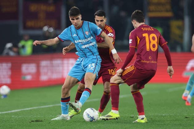 CALCIO - Serie A - AS Roma vs Cagliari Calcio Rome, Italy - February 9, 2026: Adam Obert of Cagliari, Zeki Celik of Roma seen in action during the Serie A Enilive 2025-2026 football match between AS Roma vs Cagliari Calcio at Olympic Stadium. Rome Italy  Copyright: xIPAxSport ABACAx