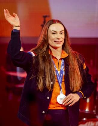 MILAN - Speed skater Femke Kok during the ceremony at the TeamNL House after winning silver in the 1000 meters at the Winter Olympics. SEM VAN DER WAL ANP xVIxANPxSportx xxANPxIVx 550190199 originalFilename: 550190199.jpg