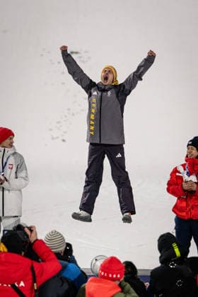 Philipp Raimund ( Deutschland ) celebrating his Gold Medal, Ski jumping, Skispringen, Ski, nordisch Men Normal Hill Milano Cortina 2026 Olympic Games, Olympische Spiele, Olympia, OS 09-02-2026 *** Philipp Raimund Germany celebrating his Gold Medal, Ski Jumping Men Normal Hill Milano Cortina 2026 Olympic Games 09 02 2026 Copyright: HMBxMedia MarcxNiemeyer