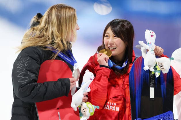 (L to R) Zoi SADOWSKI SYNNOTT (NZL), Kokomo Murase (JPN), FEBRUARY 9, 2026 - Snowboarding : Women s Big Air Medal ceremony during the Milano Cortina 2026 Olympic Winter games, Winterspiele,Spiele, Summer games at Livigno Snow Park in Livigno, Italy.  aflo_319143580