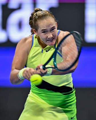 WTA, Tennis Damen QATAR TOTALENERGIES OPEN 2026-ROUND OF 32 Mirra Andreeva of Russia competes in her Round of 32 match against Magda Linette of Poland during the WTA Qatar TotalEnergies Open 2026 tennis tournament at the Khalifa International Tennis Complex in Doha, Qatar, on February 9, 2026. DOHA Qatar Copyright: xNOUSHADx