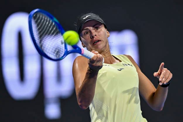 WTA, Tennis Damen QATAR TOTALENERGIES OPEN 2026-ROUND OF 32 Magda Linette of Poland competes in her Round of 32 match against Mirra Andreeva of Russia during the WTA Qatar TotalEnergies Open 2026 tennis tournament at the Khalifa International Tennis Complex in Doha, Qatar, on February 9, 2026. DOHA Qatar Copyright: xNOUSHADx