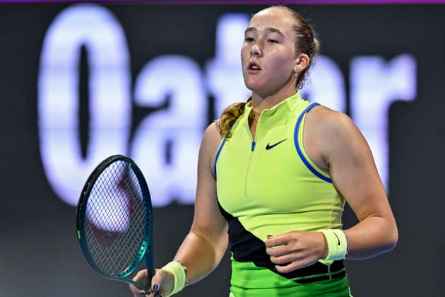 WTA, Tennis Damen QATAR TOTALENERGIES OPEN 2026-ROUND OF 32 Mirra Andreeva of Russia competes in her Round of 32 match against Magda Linette of Poland during the WTA Qatar TotalEnergies Open 2026 tennis tournament at the Khalifa International Tennis Complex in Doha, Qatar, on February 9, 2026. DOHA Qatar Copyright: xNOUSHADx