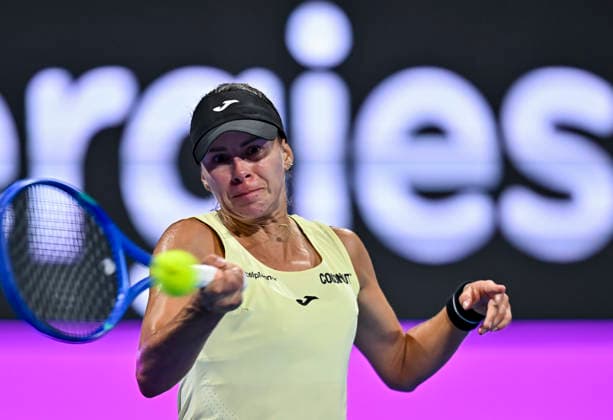 WTA, Tennis Damen QATAR TOTALENERGIES OPEN 2026-ROUND OF 32 Magda Linette of Poland competes in her Round of 32 match against Mirra Andreeva of Russia during the WTA Qatar TotalEnergies Open 2026 tennis tournament at the Khalifa International Tennis Complex in Doha, Qatar, on February 9, 2026. DOHA Qatar Copyright: xNOUSHADx