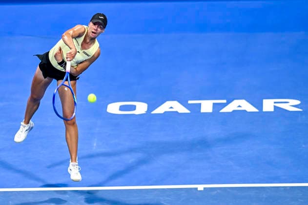 WTA, Tennis Damen QATAR TOTALENERGIES OPEN 2026-ROUND OF 32 Magda Linette of Poland competes in her Round of 32 match against Mirra Andreeva of Russia during the WTA Qatar TotalEnergies Open 2026 tennis tournament at the Khalifa International Tennis Complex in Doha, Qatar, on February 9, 2026. DOHA Qatar Copyright: xNOUSHADx