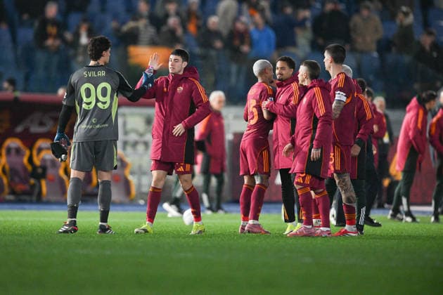 CALCIO - Serie A - AS Roma vs Cagliari Calcio Roma s players celebrate their victory at the end of the match during the match of 24th day of the Serie A Championship between A.S.Roma and Cagliari at the Olimpico Stadium on Feb 9, 2026 in Rome, Italy. during AS Roma vs Cagliari Calcio, Italian soccer Serie A match in Rome, Italy, February 09 2026 Rome Italy  Copyright: xIPAxSport ABACAx