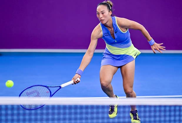 WTA, Tennis Damen Qatar Total Energies Open round of 64 in Doha, Qatar - 09 Feb 2026 Qinwen Zheng of China seen in action with Sofia Kenin of the United States (Not in view) during their round of 64 match at the WTA Qatar TotalEnergies Open 2026 tennis tournament at the Khalifa International Tennis Complex. Qinwen Zheng won Sofia Kenin 4-6, 6-1, 6-2 Doha Qatar Copyright: xNoushadxVariyattiyakkalx xSOPAxImagesx NVRITYAKAL2-50
