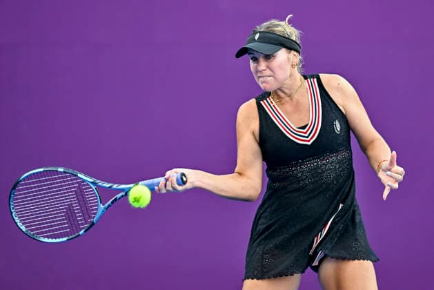 February 9, 2026, Doha, Qatar: Sofia Kenin of the United States seen in action with Qinwen Zheng of China (not in view) during their round of 64 match at the WTA, Tennis Damen Qatar TotalEnergies Open 2026 tennis tournament at the Khalifa International Tennis Complex. Qinwen Zheng won Sofia Kenin 4-6, 6-1, 6-2 Doha Qatar - ZUMAs197 20260209_aaa_s197_154 Copyright: xNoushadxVariyattiyakkalx