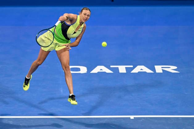 WTA, Tennis Damen Qatar TotalEnergies Open 2026-round of 32 in Doha - 09 Feb 2026 Amanda Anisimova of the United States plays against Karolina Pliskova of the Czech Republic (Not in picture) during their round of 32 match at the WTA Qatar TotalEnergies Open 2026 tennis tournament at the Khalifa International Tennis Complex. Karolina Pliskova won the match after Amanda Anisimova retired, with the score 7-5, 6-7, 4-1. Doha Qatar Copyright: xNoushadxVariyattiyakkalx xSOPAxImagesx NVRITYAKAL3-001
