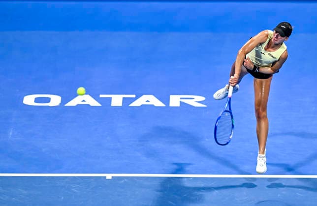 WTA, Tennis Damen Qatar TotalEnergies Open 2026-round of 32 in Doha - 09 Feb 2026 Magda Linette of Poland plays against Mirra Andreeva of Russia (Not in picture) during their round of 32 match at the WTA Qatar TotalEnergies Open 2026 tennis tournament at the Khalifa International Tennis Complex. ? Mirra Andreeva won against Magda Linette 7-6,6-1. Doha Qatar Copyright: xNoushadxVariyattiyakkalx xSOPAxImagesx NVRITYAKAL3-004