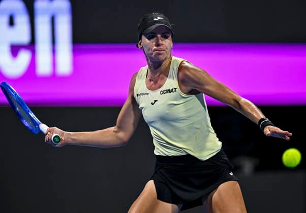 WTA, Tennis Damen Qatar TotalEnergies Open 2026-round of 32 in Doha - 09 Feb 2026 Magda Linette of Poland plays against Mirra Andreeva of Russia (Not in picture) during their round of 32 match at the WTA Qatar TotalEnergies Open 2026 tennis tournament at the Khalifa International Tennis Complex. ? Mirra Andreeva won against Magda Linette 7-6,6-1. Doha Qatar Copyright: xNoushadxVariyattiyakkalx xSOPAxImagesx NVRITYAKAL3-012