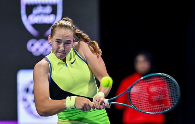 WTA, Tennis Damen Qatar TotalEnergies Open 2026-round of 32 in Doha - 09 Feb 2026 Mirra Andreeva of Russia plays against Magda Linette of Poland (Not in picture) during their round of 32 match at the WTA Qatar TotalEnergies Open 2026 tennis tournament at the Khalifa International Tennis Complex. Mirra Andreeva won against Magda Linette 7-6,6-1. Doha Qatar Copyright: xNoushadxVariyattiyakkalx xSOPAxImagesx NVRITYAKAL3-015