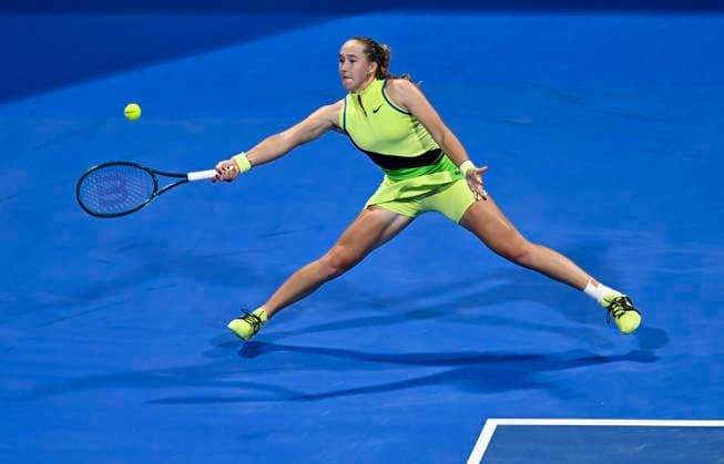 February 9, 2026, Doha, Qatar: Mirra Andreeva of Russia plays against Magda Linette of Poland (Not in picture) during their round of 32 match at the WTA, Tennis Damen Qatar TotalEnergies Open 2026 tennis tournament at the Khalifa International Tennis Complex. Mirra Andreeva won against Magda Linette 7-6,6-1. WTA Qatar TotalEnergies Open 2026-Round Of 32 In Doha - 09 Feb 2026  - ZUMAs197 20260209_aaa_s197_285 Copyright: xNoushadxVariyattiyakkalx