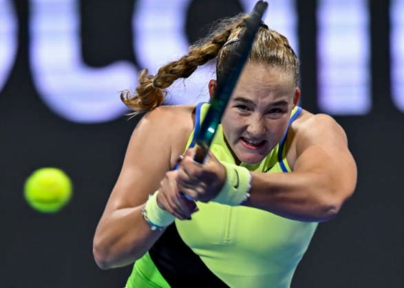 February 9, 2026, Doha, Qatar: Mirra Andreeva of Russia plays against Magda Linette of Poland (Not in picture) during their round of 32 match at the WTA, Tennis Damen Qatar TotalEnergies Open 2026 tennis tournament at the Khalifa International Tennis Complex. Mirra Andreeva won against Magda Linette 7-6,6-1. WTA Qatar TotalEnergies Open 2026-Round Of 32 In Doha - 09 Feb 2026  - ZUMAs197 20260209_aaa_s197_287 Copyright: xNoushadxVariyattiyakkalx
