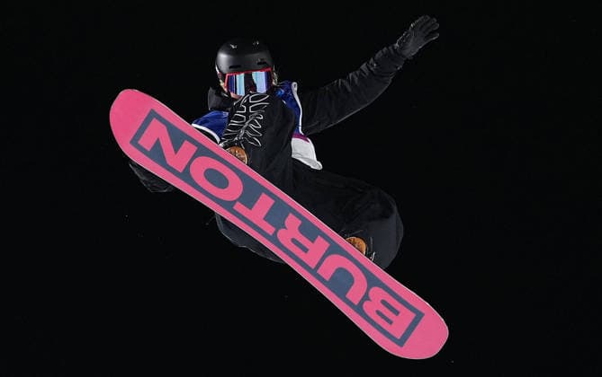 260209 -- LIVIGNO, Feb. 9, 2026 -- Zoi Sadowski Synnott of New Zealand competes during the snowboard women s big air final match at the Milan-Cortina 2026 Olympic Winter games, Winterspiele,Spiele, Summer games in Livigno, Italy, Feb. 9, 2026. MICO2026ITALY-LIVIGNO-OLYMPIC WINTER GAMES-SNOWBOARD-WOMEN S BIG AIR-FINAL WuxHuiwo  (MICO2026)ITALY-LIVIGNO-OLYMPIC WINTER GAMES-SNOWBOARD-WOMEN S BIG AIR-FINAL IMAGO WuxHuiwo  imago images 0847199293