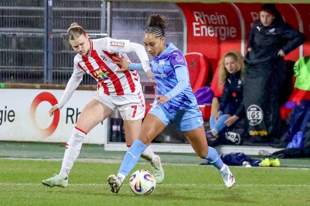 09 02 2026, xsscx, Frauen Fussball, 1 FC Koeln SGS Essen, 1 Fussball Bundesliga, 17 Spieltag, Franz Kremer Stadion, Saison 2025 2026 Anna Lena Stolze 1 FC Koeln 7 im Zweikampf gegen Vanessa Fürst SGS Essen 8 DFB regulations prohibit any use of photographs as image sequences and or quasi video Photo xSandraxScherningxPressefotoKochx Nordrhein Westfalen Germany