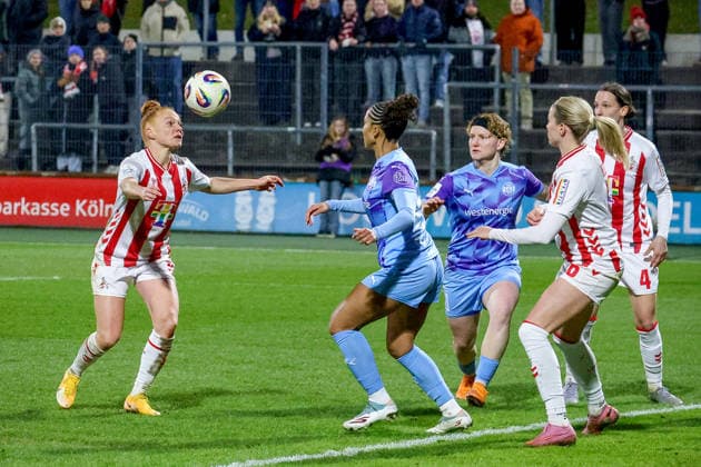 09 02 2026, xsscx, Frauen Fussball, 1 FC Koeln SGS Essen, 1 Fussball Bundesliga, 17 Spieltag, Franz Kremer Stadion, Saison 2025 2026 Laura Vogt 1 FC Koeln 8 im Zweikampf gegen Vanessa Fürst SGS Essen 8 DFB regulations prohibit any use of photographs as image sequences and or quasi video Photo xSandraxScherningxPressefotoKochx Nordrhein Westfalen Germany