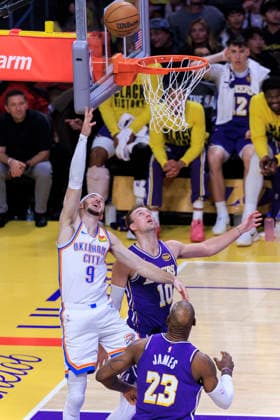 February 9, 2026, Los Angeles, California, USA: Alex Caruso 9 of the Oklahoma City Thunder makes an under the basket shot as Luke Kennard 10 and LeBron James 23 of the Los Angeles Lakers defend during their regular season NBA, Basketball Herren, USA game on Monday February 9, 2026 at Crypto.com Arena in Los Angeles, California. ARIANA RUIZ PI Los Angeles USA - ZUMAp124 20260209_zaa_p124_017 Copyright: xArianaxRuizx