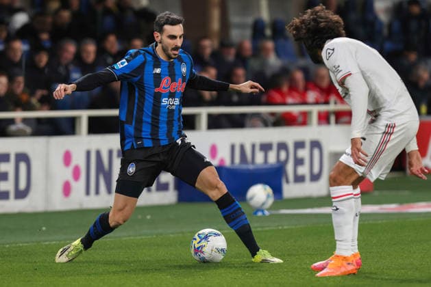 Atalanta BC vs Cremonese Italy, Bergamo, 2026 02 09: Davide Zappacosta (Atalanta) dribbles in front court in the first half during soccer game Atalanta BC vs Cremonese, Serie A EniLive 2025-2026, day 24 at New Balance Arena Bergamo Lombardy Italy Copyright: xFabrizioxAndreaxBertanix