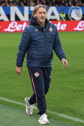 Atalanta BC vs Cremonese Italy, Bergamo, 2026 02 09: Davide Nicola (Cremonese manager) enters the field during soccer game Atalanta BC vs Cremonese, Serie A EniLive 2025-2026, day 24 at New Balance Arena Bergamo Lombardy Italy Copyright: xFabrizioxAndreaxBertanix