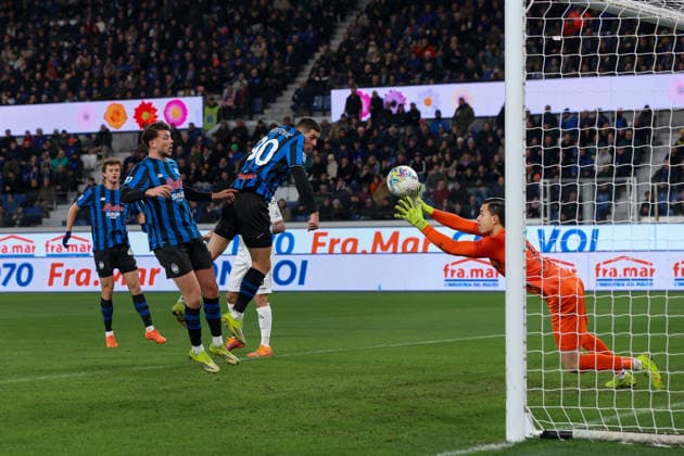 Atalanta BC vs Cremonese, Serie A EniLive 2025 2026 day 24 at New Balance Arena. Italy, Bergamo, 2026 02 09: Nikola Krstovic (Atalanta) close to score by header in the first half during soccer game Atalanta BC vs Cremonese, Serie A EniLive 2025-2026, day 24 at New Balance Arena Italy, Bergamo, 2026 02 09: Atalanta BC vs Cremonese, Serie A EniLive 2025 2026 day 24 at New Balance Arena. - Bergamo Italy Copyright: FabrizioxAndreaxBertani