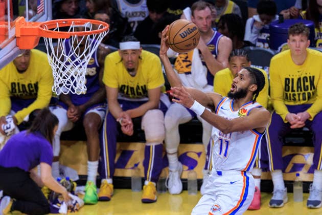 February 9, 2026, Los Angeles, California, USA: Isaiah Joe 11 of the Oklahoma City Thunder performs a layup during their regular season NBA, Basketball Herren, USA game against the Los Angeles Lakers on Monday February 9, 2026 at Crypto.com Arena in Los Angeles, California. Lakers lose to Thunder, 110-119. ARIANA RUIZ PI Los Angeles USA - ZUMAp124 20260209_zaa_p124_025 Copyright: xArianaxRuizx
