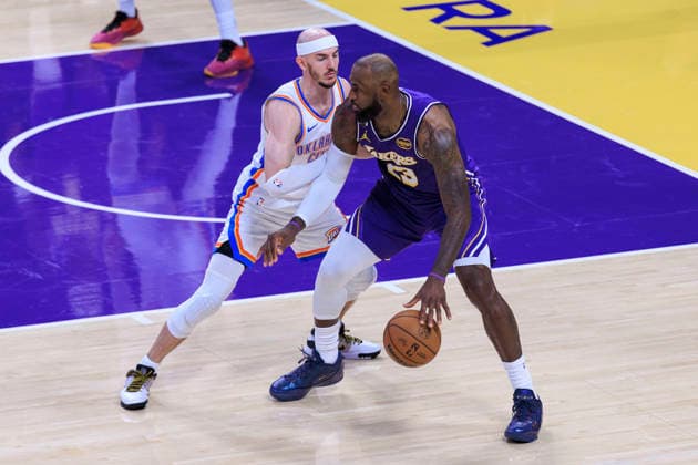 February 9, 2026, Los Angeles, California, USA: Alex Caruso 9 of the Oklahoma City Thunder guards LeBron James 23 of the Los Angeles Lakers during their regular season NBA, Basketball Herren, USA game on Monday February 9, 2026 at Crypto.com Arena in Los Angeles, California. Lakers lose to Thunder, 110-119. ARIANA RUIZ PI Los Angeles USA - ZUMAp124 20260209_zaa_p124_028 Copyright: xArianaxRuizx