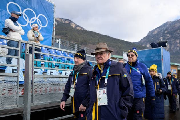 Milano Cortina 2026, King Carl Gustaf of Sweden visits cross-country skiing competitions