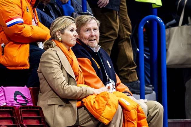 MILAN - Queen Maxima and King Willem-Alexander in the stands of the Milan Ice Skating Area during the women s 500-meter qualifying event at the Winter Olympics. ROBIN VAN LONKHUIJSEN ANP xVIxANPxSportx xxANPxIVx 550223190 originalFilename: 550223190.jpg