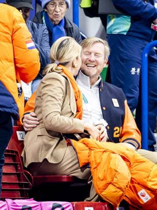 MILAN - Queen Maxima and King Willem-Alexander in the stands of the Milan Ice Skating Area during the women s 500-meter qualifying event at the Winter Olympics. ROBIN VAN LONKHUIJSEN ANP xVIxANPxSportx xxANPxIVx 550223231 originalFilename: 550223231.jpg