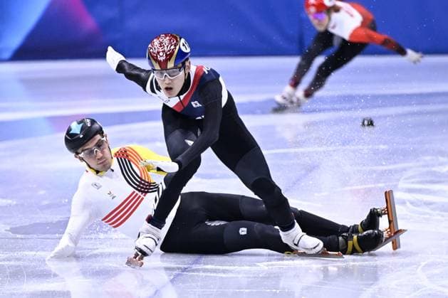 Belgian shorttrack skater Stijn Desmet and Korean Jongun Rim pictured in action during the Men 1000m heats in the Short Track Speed skating, Eisschnelllauf competition at the Milano Cortina 2026 Olympic Winter games, Winterspiele,Spiele, Summer games on Tuesday 10 February 2026 in Milan, Italy. The XXV Winter Olympics take place from 6 to 22 February 2026 in Italy. JASPERxJACOBS  x162351352x