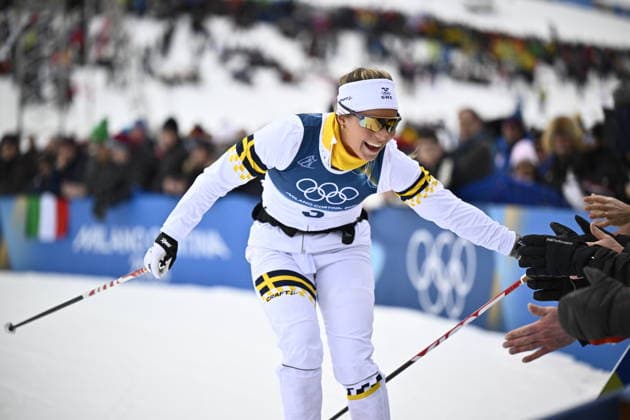 VAL DI FIEMME, ITALY 20260210 Sweden s Johanna Hagström greets the crowd before the women s sprint quarter-final at the Winter Olympics in Val di Fiemme, Italy. *** The image is included in the SPORTS PACKAGE. For others PAYMENT IMAGE *** VAL DI FIEMME ITALY x10430x *** VAL DI FIEMME, ITALY 20260210 Sweden s Johanna Hagström greets the crowd before the women s sprint quarter final at the Winter Olympics in Val di Fiemme, Italy The image is included in the SPORTS PACKAGE For others PAYMENT IMAGE VAL DI FIEMME ITALY x10430x  Copyright: xChristinexOlsson TTx OLYMPICS 2026 SKIING