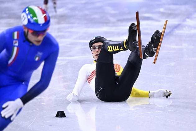 Belgian shorttrack skater Stijn Desmet falls during the Men 1000m heats in the Short Track Speed skating, Eisschnelllauf competition at the Milano Cortina 2026 Olympic Winter games, Winterspiele,Spiele, Summer games on Tuesday 10 February 2026 in Milan, Italy. The XXV Winter Olympics take place from 6 to 22 February 2026 in Italy. JASPERxJACOBS  x162352612x