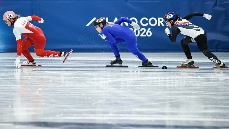 ITALY, MILAN - FEBRUARY 10, 2026: Natalia Maliszewska of Poland, AIN athlet Alyona Krylova from Russia, and Soyeon Lee (L-R) of Korea Republic compete in the women s short track Speed skating, Eisschnelllauf 500 metres heat during the 2026 Winter Olympic Games, Olympische Spiele, Olympia, OS at the Milano Ice Skating Arena. Mikhail Tereshchenko TASS  88473195