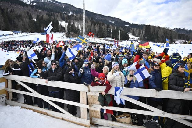 VAL DI FIEMME, ITALY 20260210 Finnish supporters during the women s sprint quarter-final at the Winter Olympics in Val di Fiemme, Italy. *** The image is included in the SPORTS PACKAGE. For others PAYMENT IMAGE *** VAL DI FIEMME ITALY x10430x *** VAL DI FIEMME, ITALY 20260210 Finnish supporters during the women s sprint quarter final at the Winter Olympics in Val di Fiemme, Italy The image is included in the SPORTS PACKAGE For others PAYMENT IMAGE VAL DI FIEMME ITALY x10430x  Copyright: xChristinexOlsson TTx OLYMPICS 2026 SKIING